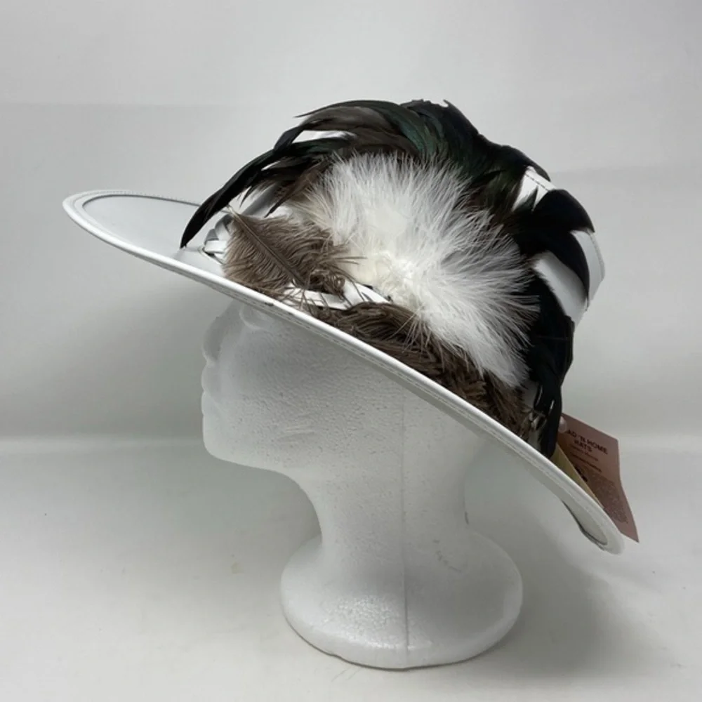 NWT Head’N Home White Medium Leather & Ostrich Feather Hat